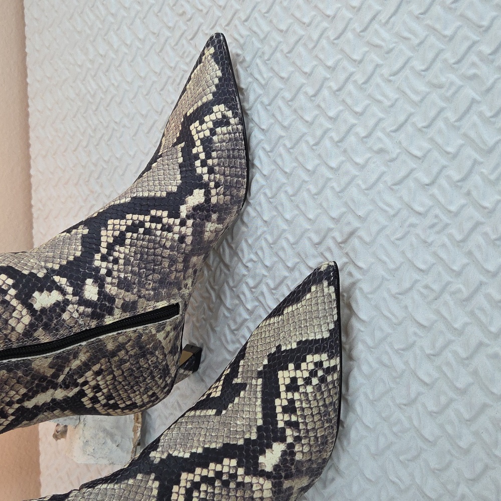 Gianni Bini Leather Boots 6-1/2M Knee High Gray Brown Kitten Heel Snake Pattern - Picture 8 of 16